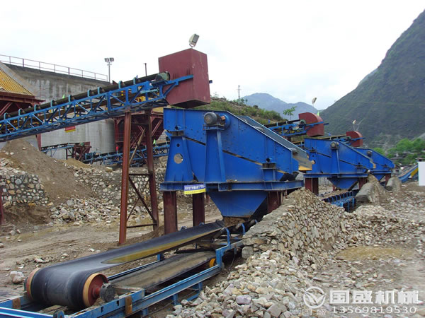 YK型圓振動篩選機(jī) YK型圓振動篩選機(jī)